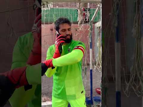 خناقه ڤان دايك و اليسون بي سبب أشاره الكابتن وصدمت امبابي ونا مش موجود في الڤديو بس رفعو عند😱😱