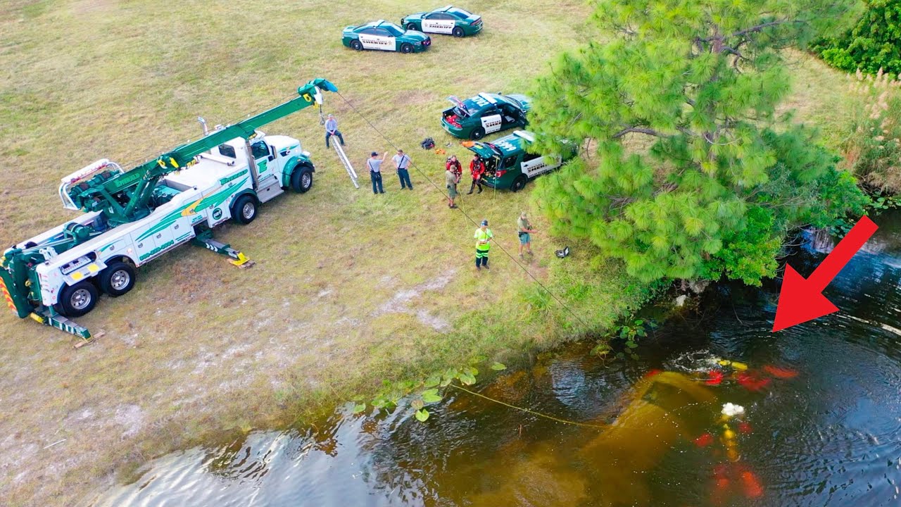 We found a -MISSING CAR- while fishing. COPS CALLED (What-s Inside) - Bluegabe