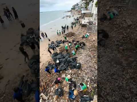 Cleaning up Vung Tau beach #saigonxanh #cleaning #cleanup #cleaningmotivation #pollution #trash