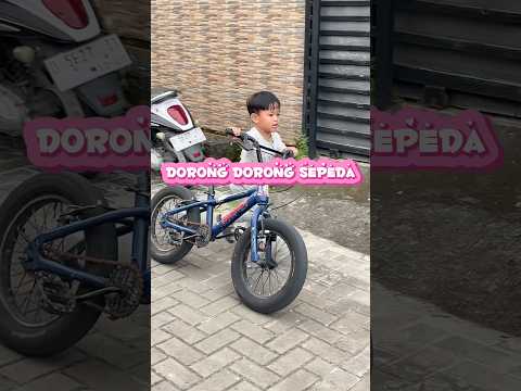 Ade iban kenapa dorong sepeda⁉️#trendingshorts