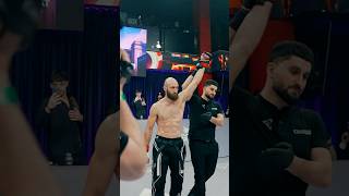 Гурам Кутателадзе забивает соперника на RCC x Karate Combat