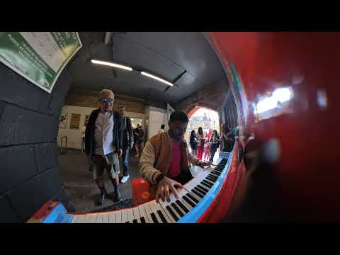 When a Professional sits down at a street piano - R.S.I - Karim Kamar