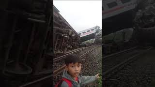 oke ada tabrakan kereta api gak tau di mana oke video ini diunggah untuk @MuhammadRizkiRahmattuloh