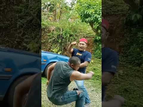 Duel satu lawan dua preman botak tumbang