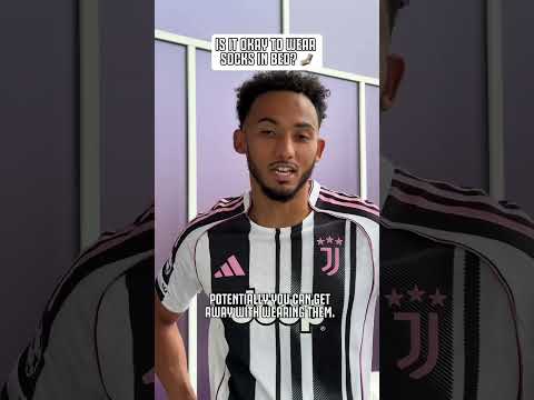 Socks in bed, yes or no? Our Bianconeri have their say 👀 #football #juventus #challenge