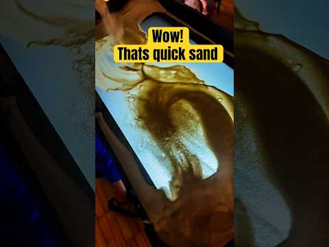 That’s very quick! Quick sand and Serbian music! ⏳🎼#sandart #sandartist #serbia #balkan #sandshow