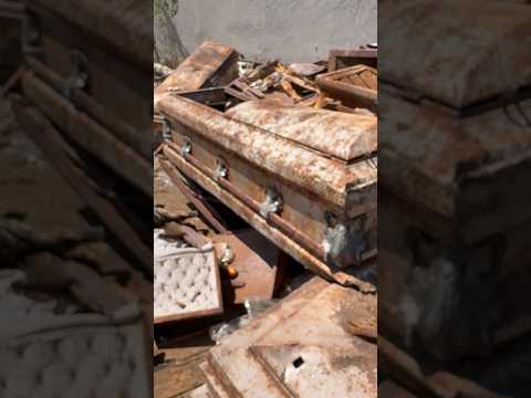 La Caja de ataúd Contenía algo IMPRESIONANTE  #paranormal #brujeria #ataúd #miedo