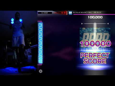 Juggling while playing StepManiaX - Big Blue Bouncy Ball (BBBB) - 100% - Hard+ Difficulty (18)