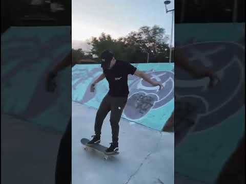 Rockeando 🎸 #jhayco #baby #rockstar #skating #skate #dark #zero #skateboarding