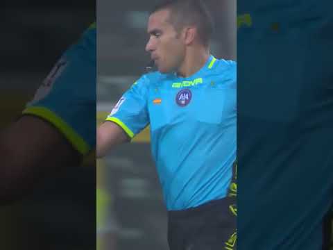 BOTH keepers are sent off in Genoa-Milan #shorts