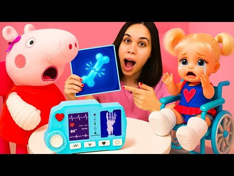 Nossa, a perna da boneca Alive está doendo! Vamos brincar de médico com a Peppa de pelúcia!