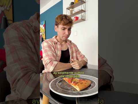 Cuando solo queda una rebanada de pizza ๐๐ #summeronshorts