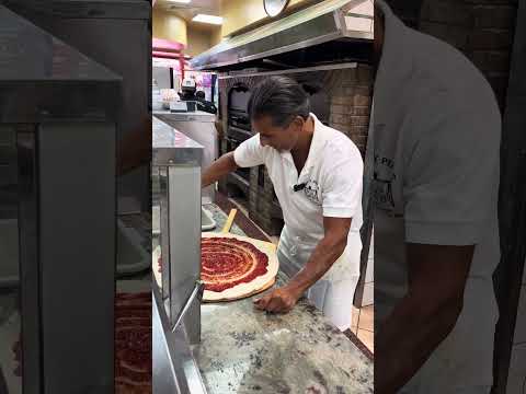 Freddy is the boss, but he still makes a PERFECT pizza 🍕 @krispypizzaa  #food #pizza #italianfood