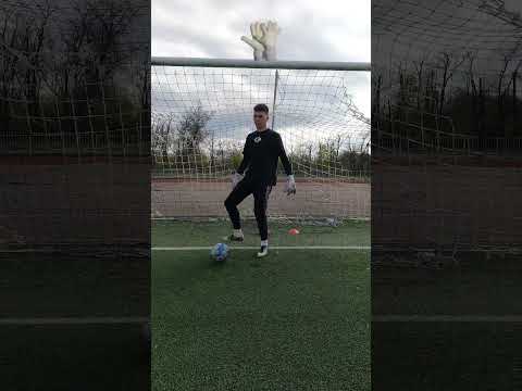 Помогите добить 70к подписчиков🙏 #вратарь #goalkeeper #футбол #goalkeepergloves #украина