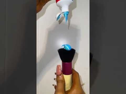 TOOTHPASTE TO REMOVE FAKE TAN ON PALMS! Yay OR Nay? #faketan #faketanroutine #faketantip #glovetrend