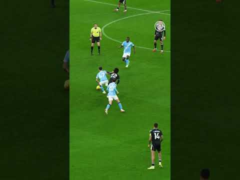 Phil Foden's too smooth 😮‍💨 #football #mancity #premierleague #shorts #skills #youtubeshorts