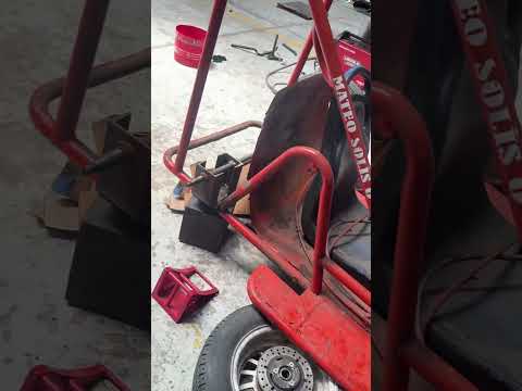 Modificando coche de madera llanta inflada  #tradiciones #f1 #coches #madera #bike