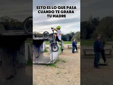 Esto es lo que pasa cuando te graba tu madre🤔🤣 #bike #mtb #bici #bicicleta