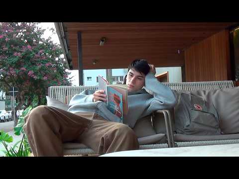 afogando minha tristeza em livros