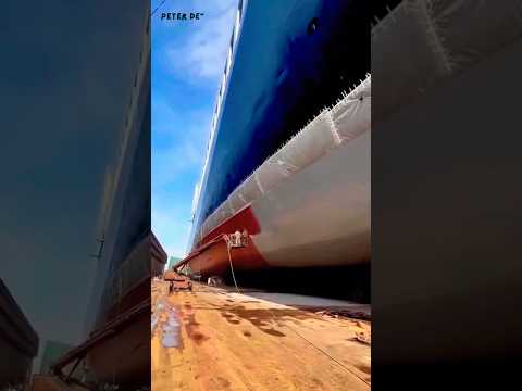 Spray Painting a MASSIVE Ship the Size of a Skyscraper💥