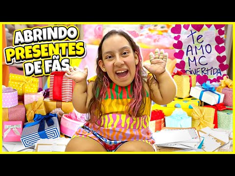 Abrindo Presente de Fãs - Clau Santana e MC Divertida
