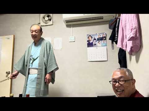新真打ちの昔昔亭喜太郎さんから桃太郎師匠の湯呑みを買う。大事にしなきゃ。前座時代の話に花が咲く。