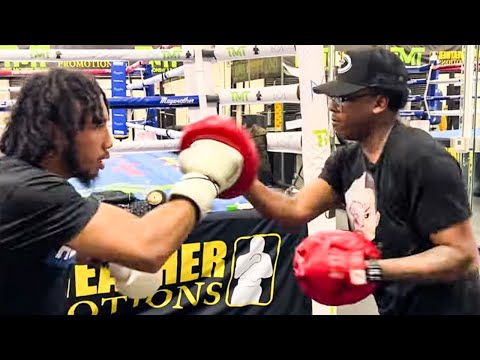 Roger Mayweather’s SON Lehkei GOING HARD on mitts; drills SIGNATURE MAYWEATHER ROUTINE like DAD
