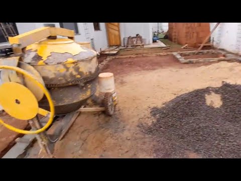 Hoje amanheceu chovendo Vamos deixar para retirar as tábuas e impermeabilizar a baldrame amanhã