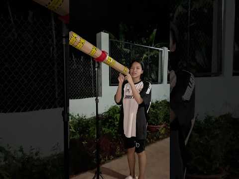 Cô bé phát hiện ánh sáng kì lạ trên bầu trời #shorts