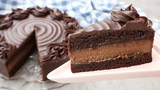 This Chocolate Cake Hides a Creamy Baked Filling Everyone Will Love!