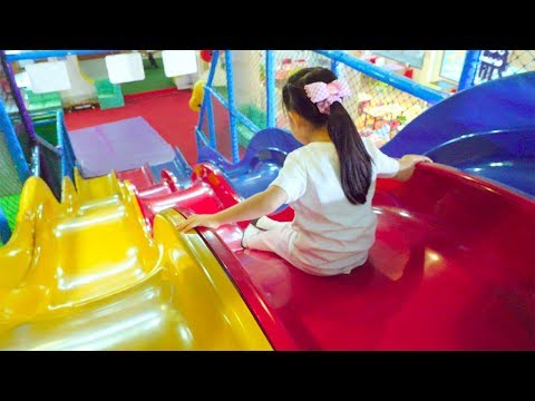 Indoor Playground for Kids Play Time / Nursery Rhyme Song for Kids 大好きな３色の大きなすべり台！ 子供の遊び場　たーたんねる