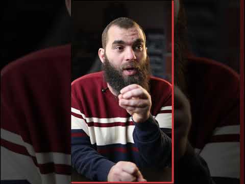 تداولت مواقع التواصل الأسترالية مقطعًا لرجل مسلم من مدينة سيدني يقوم بتعليم زوجته الصلاة