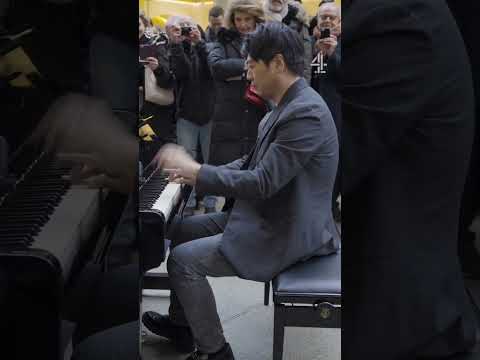 Thank you to everyone who came down to my surprise performance at St Pancras International Station😊
