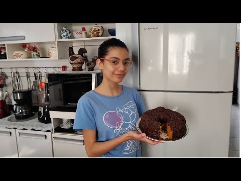 BOLO DE CENOURA COM COBERTURA DE BRIGADEIRO
