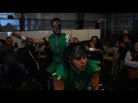 Arez y Low Rider vs Gino Medina y Bryan Keith, en Martínez Entertainment
