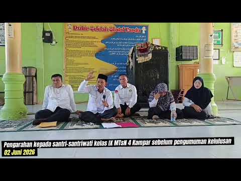 Pengarahan Kepada Santri/wati oleh Kepala Madrasah
