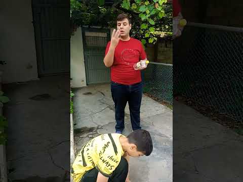 اكتب عمرك على حسب شاحن تلفونك بالتعليقات #comedy #ضحك #كوميدي #funny