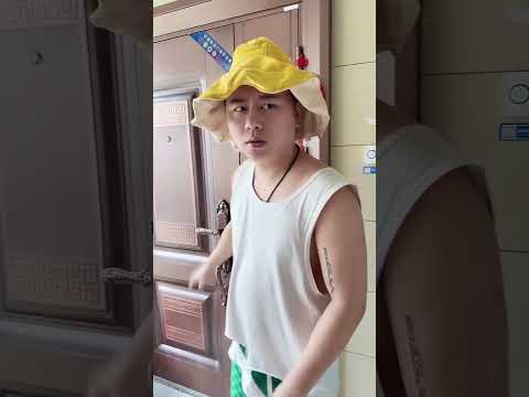 谁能想到这个妈妈自己在家是这样打孩子的？幸好最后得到了报应！#funny#教育#cute#萌娃