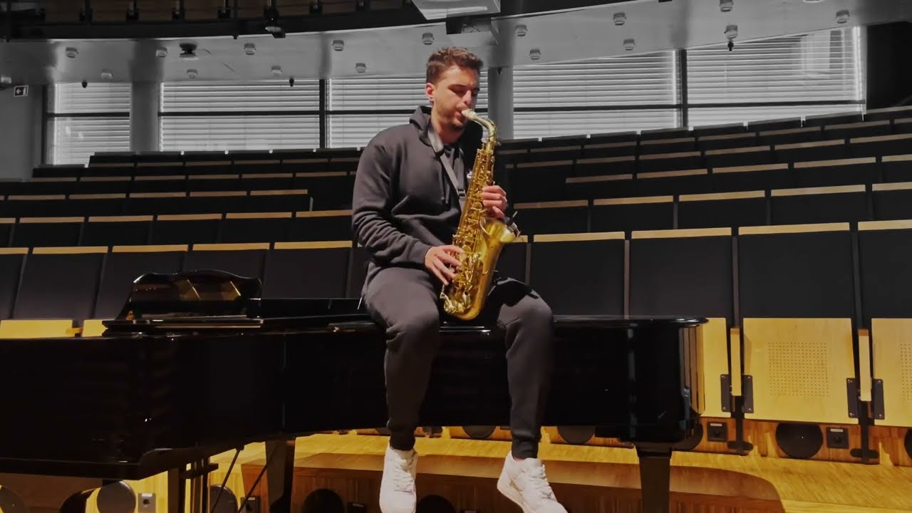 Vicent Bass Saxophone