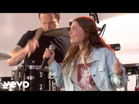 Maggie Rogers - Light On (Live On The Today Show)