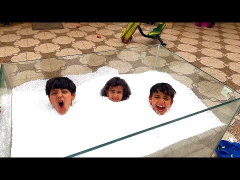 ميمي دخلت زياد والياس في المسبح الثلجي من الفلين في حوض الاسماك!