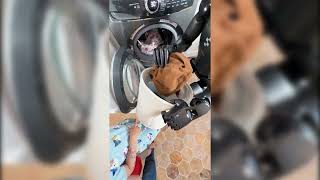 First look: Figure 02 humanoid on Helix VLAM putting clothes in the washing machine (Jul/2025)