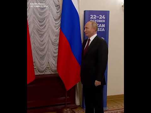 Putin waits for and greets China's Xi for bilateral talks on sidelines of BRICS in Kazan, Russia