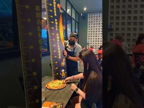pelayan ini tahu cara agar tokonya ramai ‼️🤣
