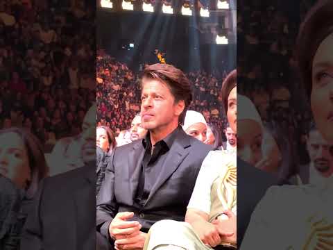 Shahrukh Khan Reached Virat Kohli Restaurant And See This