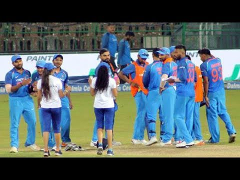 जब लड़कियां ड्रिंक्स लेकर मैदान में पहुंची, तब भारतीय खिलाड़ियों ने की ऐसी हरकत जो...