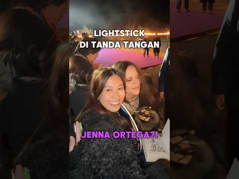 LIGHTSTICK DI TANDA TANGAN JENNA ORTEGA?!