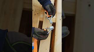 Spanngurthaken in Haken – richtig einsetzen für maximale Ladungssicherung! 🔒