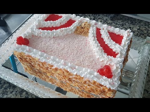 طورطة عملاقة  بحجم عائلي بكريمة جديدة مختلفة بدون جينواز. خطوة خطوة للمبتدئات