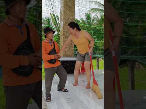 cô gái bóc tem anh bán vé số #shorst #funny #xuhuong #@Nguyendoananhkiet